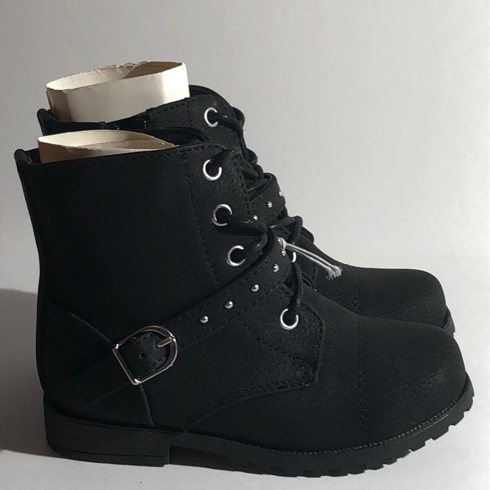 The Children’s Place Black Boots sz. 7